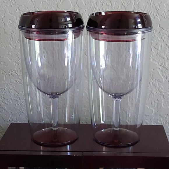 Pair of Vin02Go Insulated Plastic Wine Glasses with Snap Down Lids - Picture 6 of 8